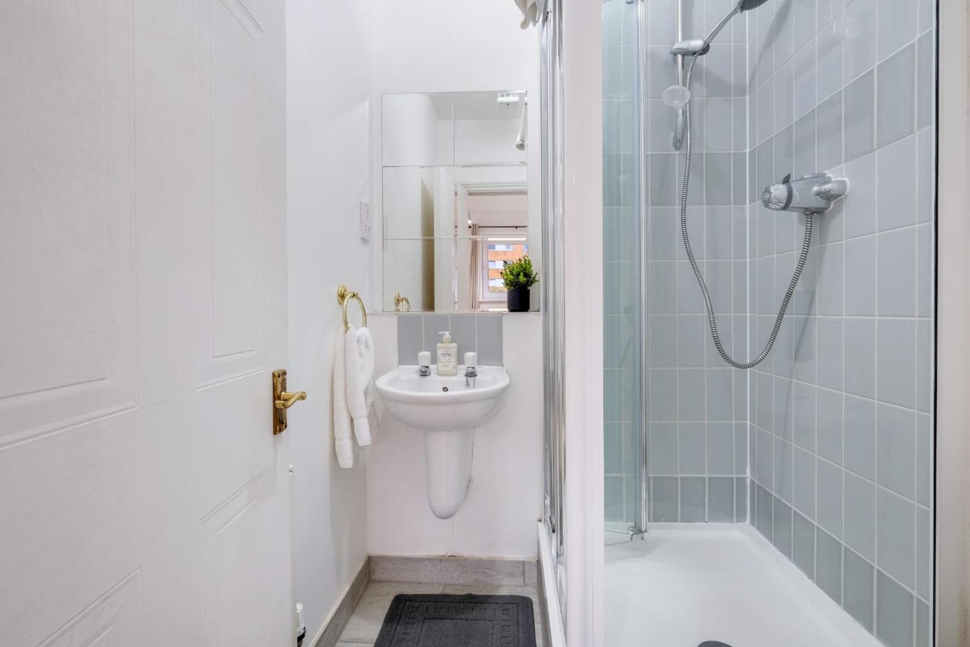 Mannys - & Cozy 4bed Diamond Apartment