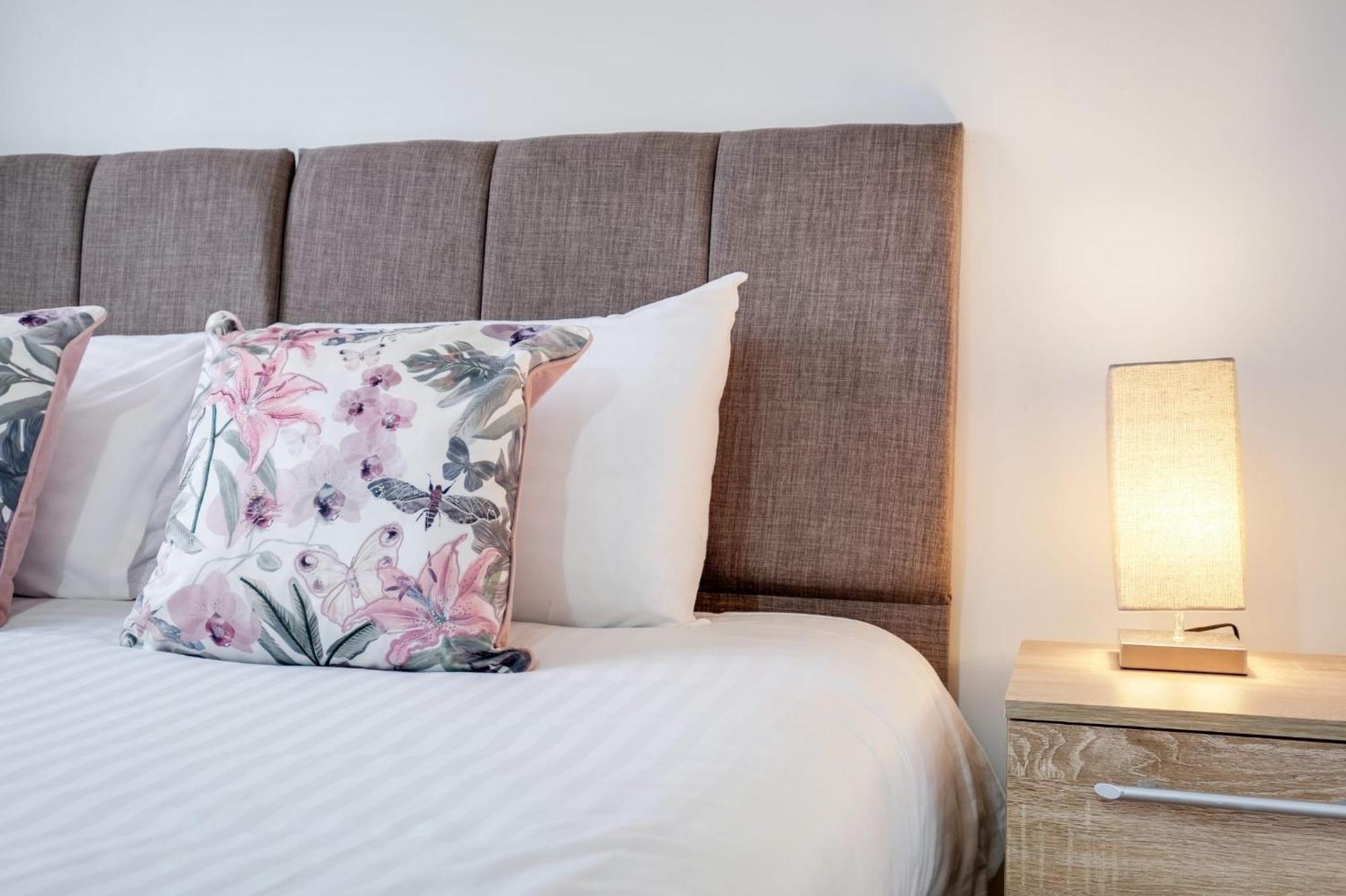Mannys - & Cozy 4bed Diamond Apartment London