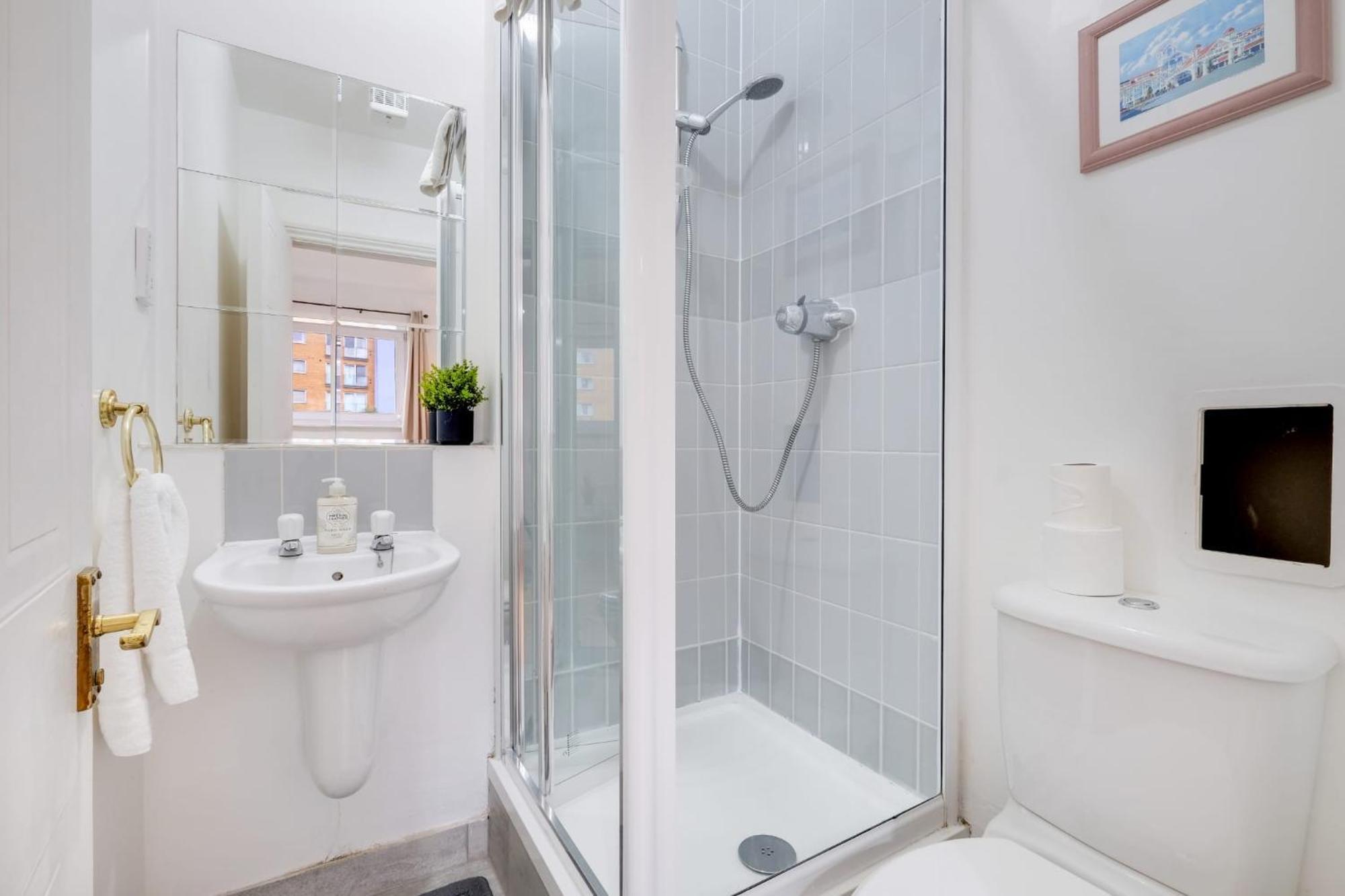 Mannys - & Cozy 4bed Diamond Apartment *