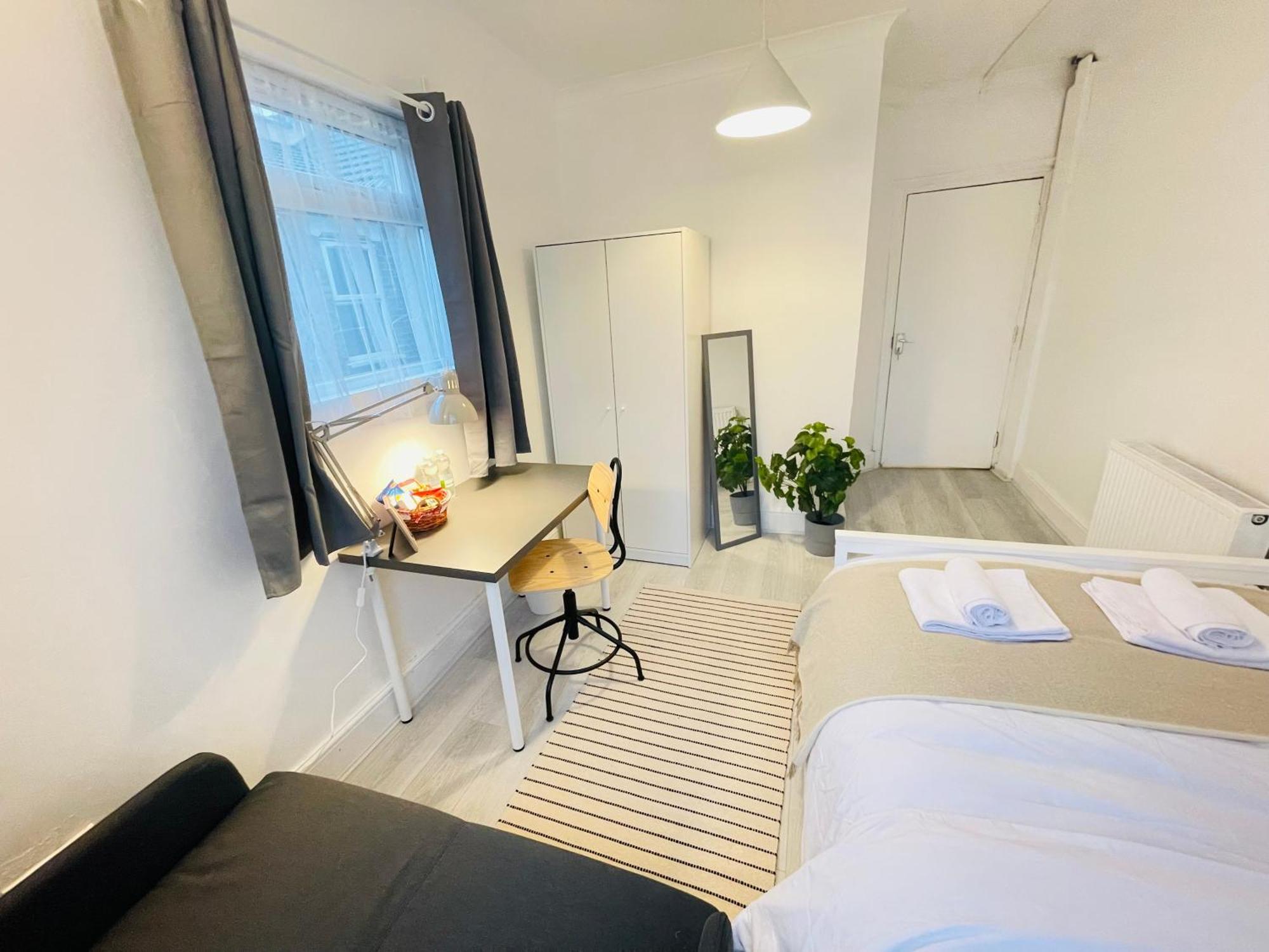 Leytonstone House - Sleepylodge Guest house London