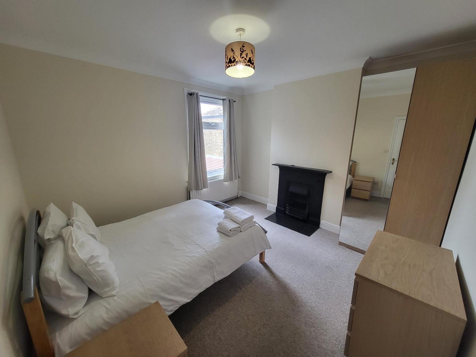 Spacious Central 5 Bedroom House By Tube Station * Londen