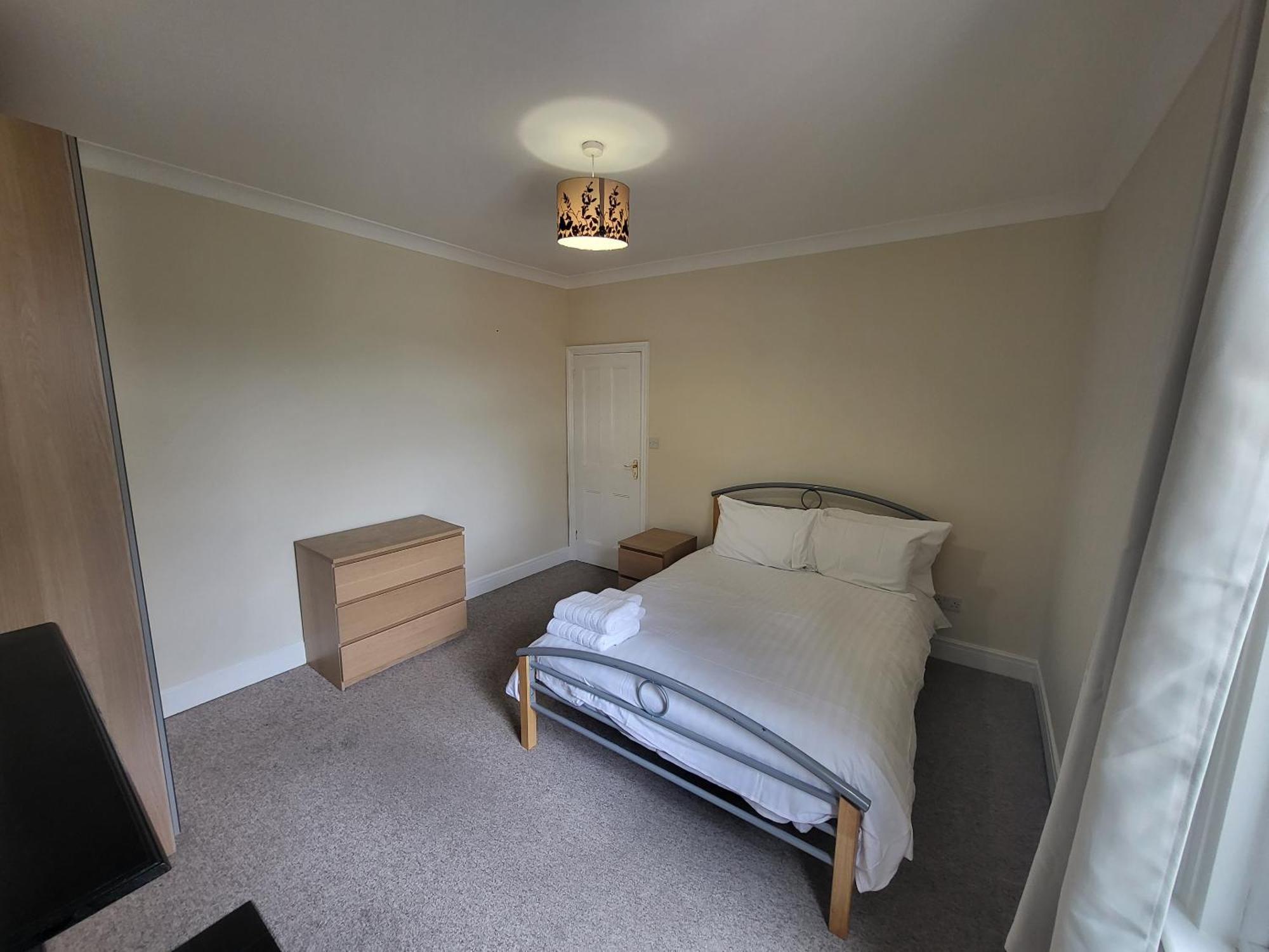 Spacious Central 5 Bedroom House By Tube Station Londen