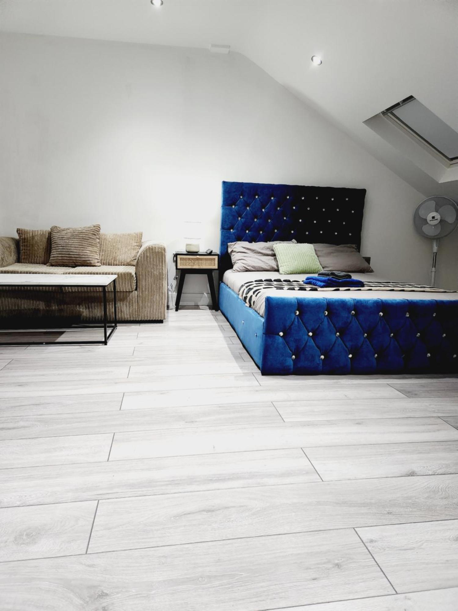 Studio Apartment *