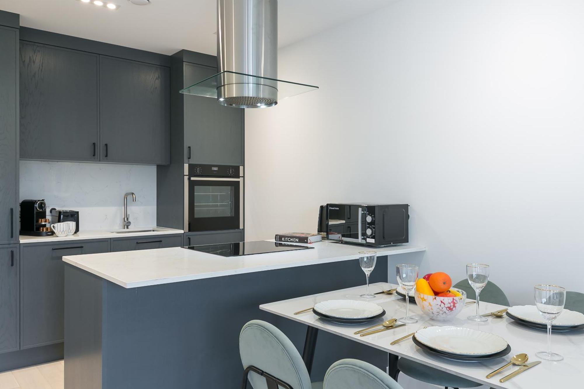 Urban Chic - Marine Apartment London