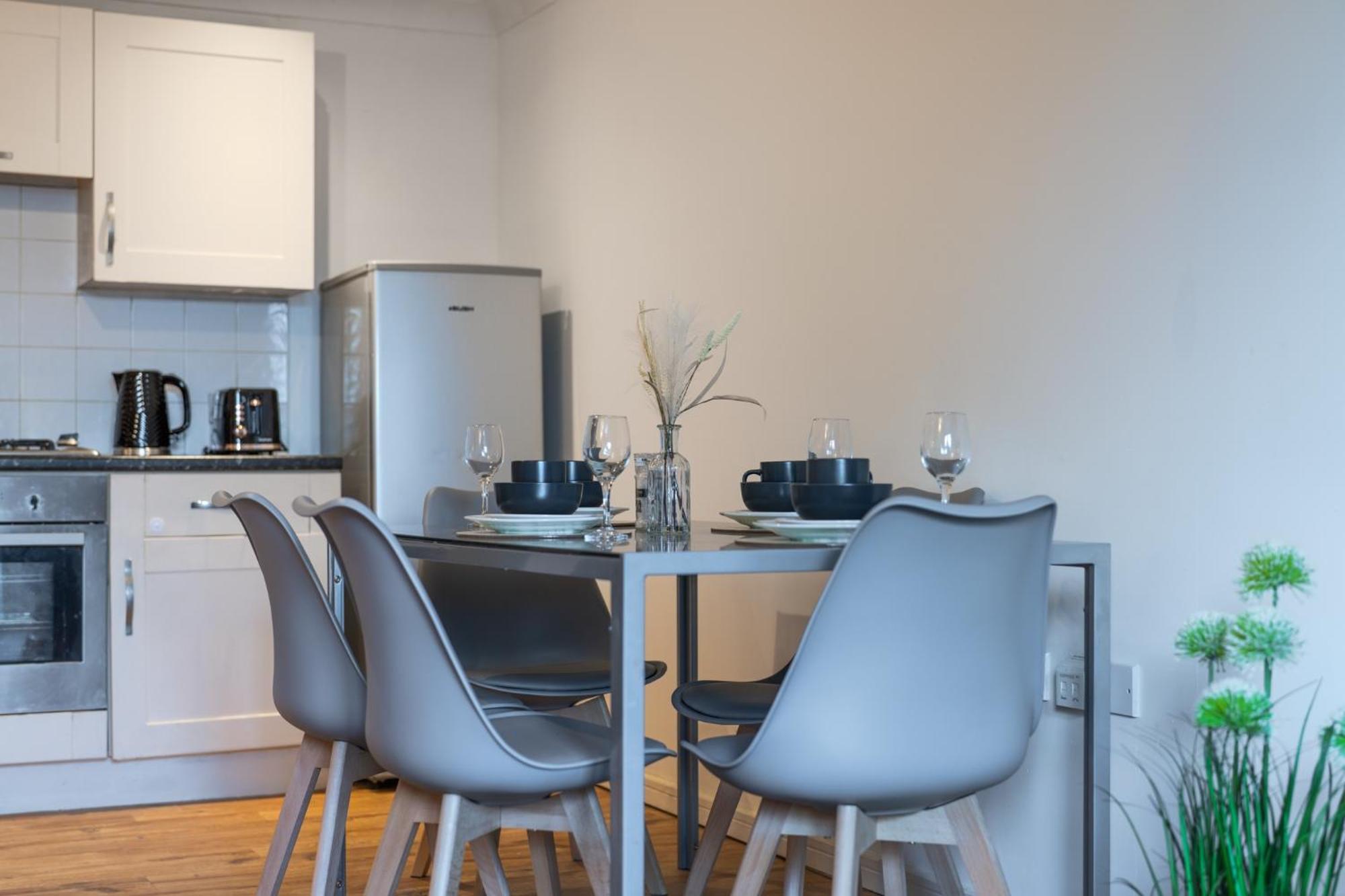 Appartement London*stamfordhill *2br*sleeps 5*2 Tube Lines*contractors*relocation