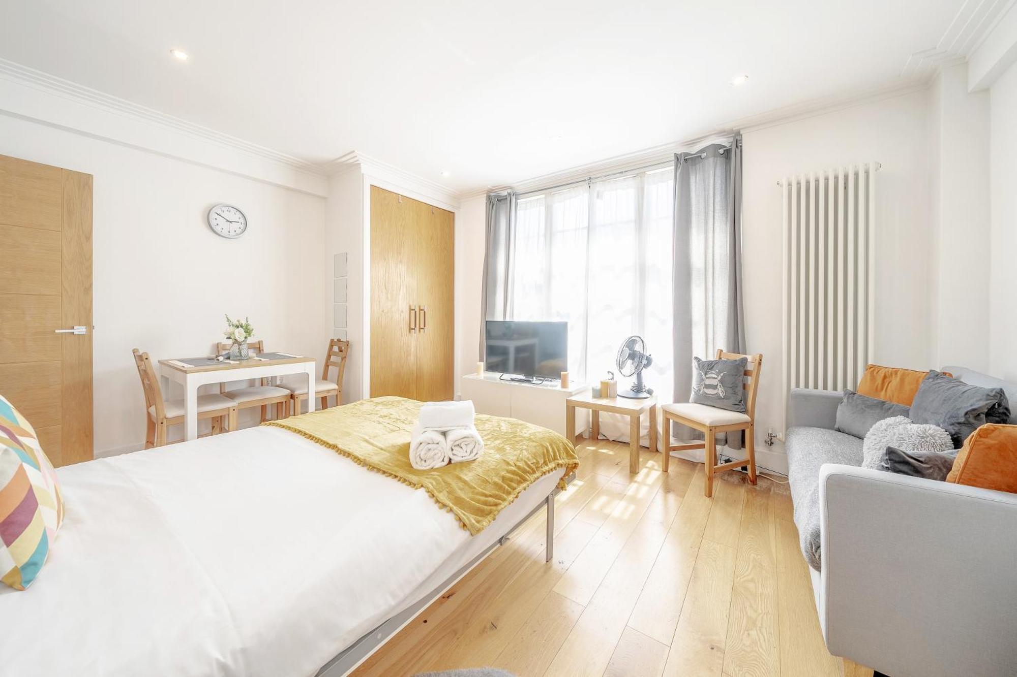 The Hyde Park Corner Apartment *