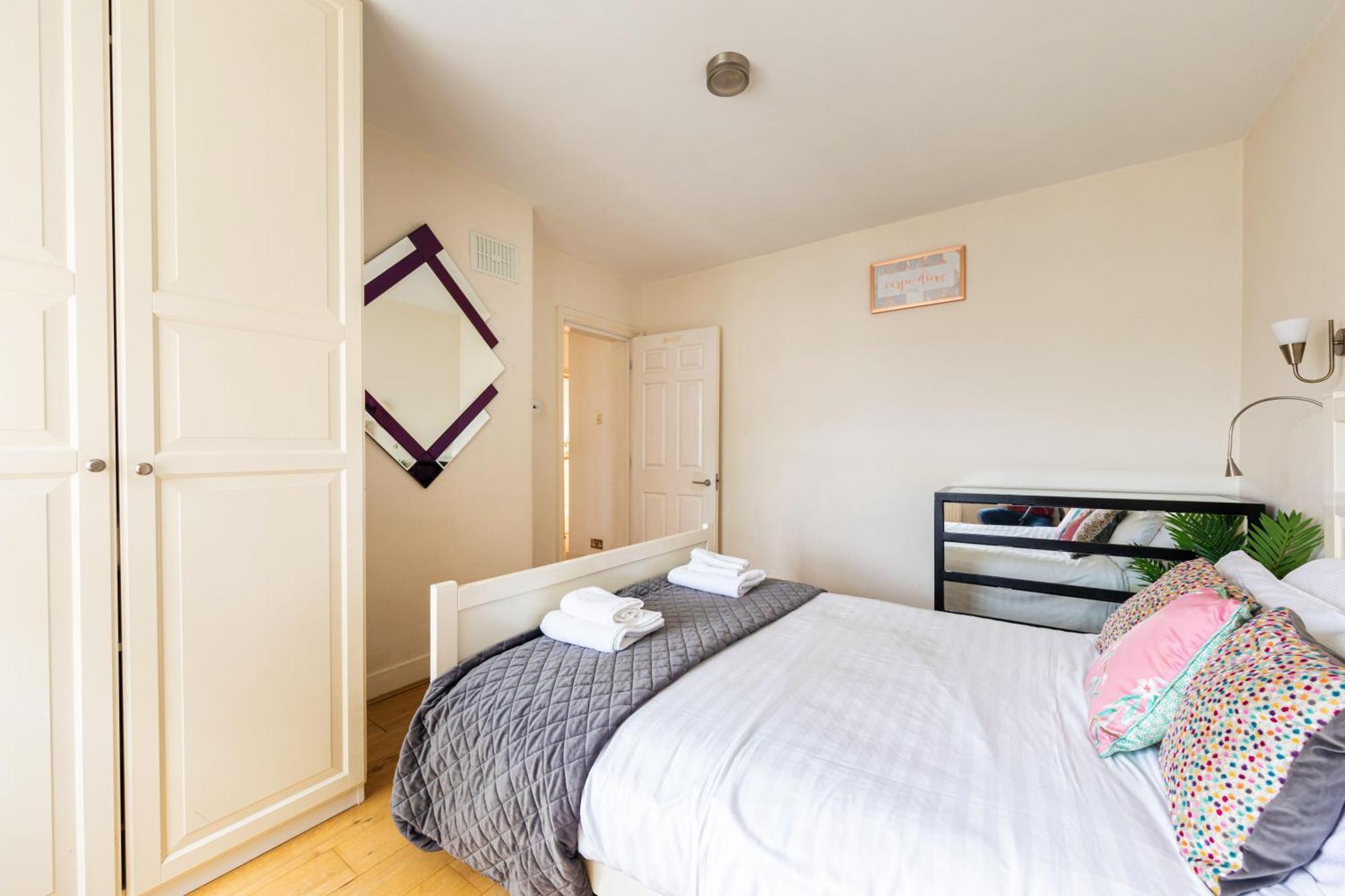 Prime Location One-bed By Bond Street Apartamento *