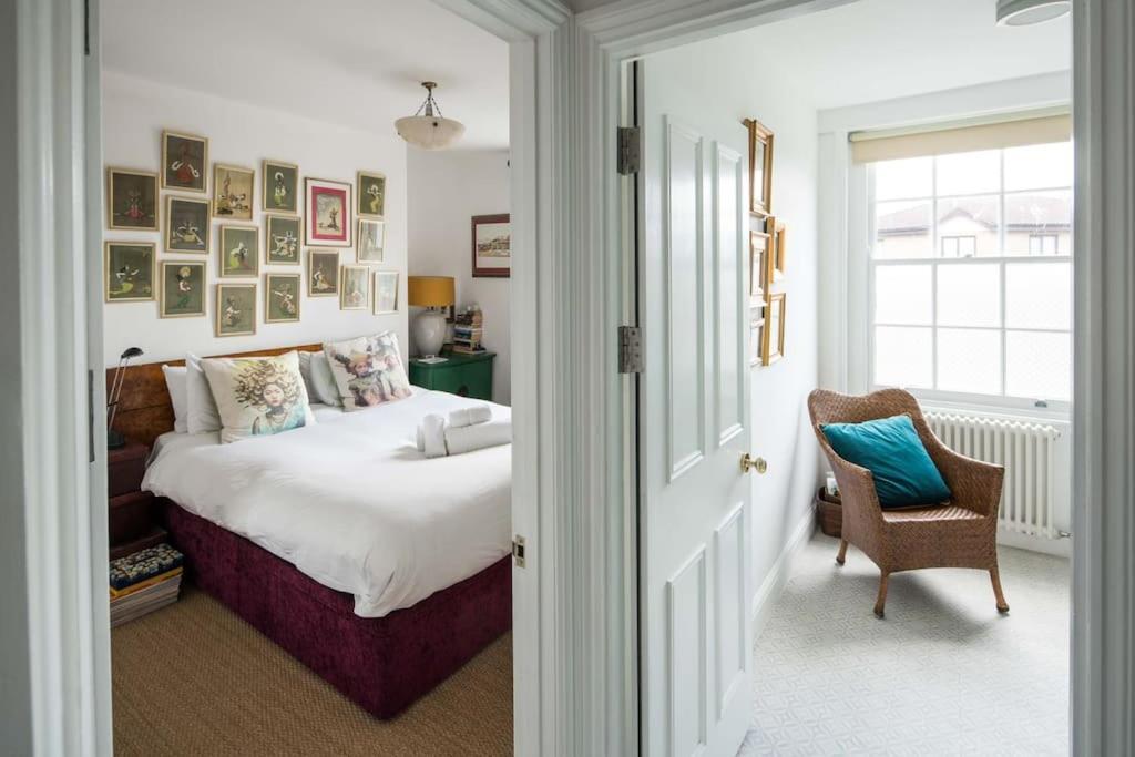 Artists Comfy Home, Near Camden Market London