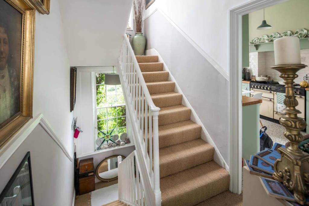 Apartment Artists Comfy Home, Near Camden Market London