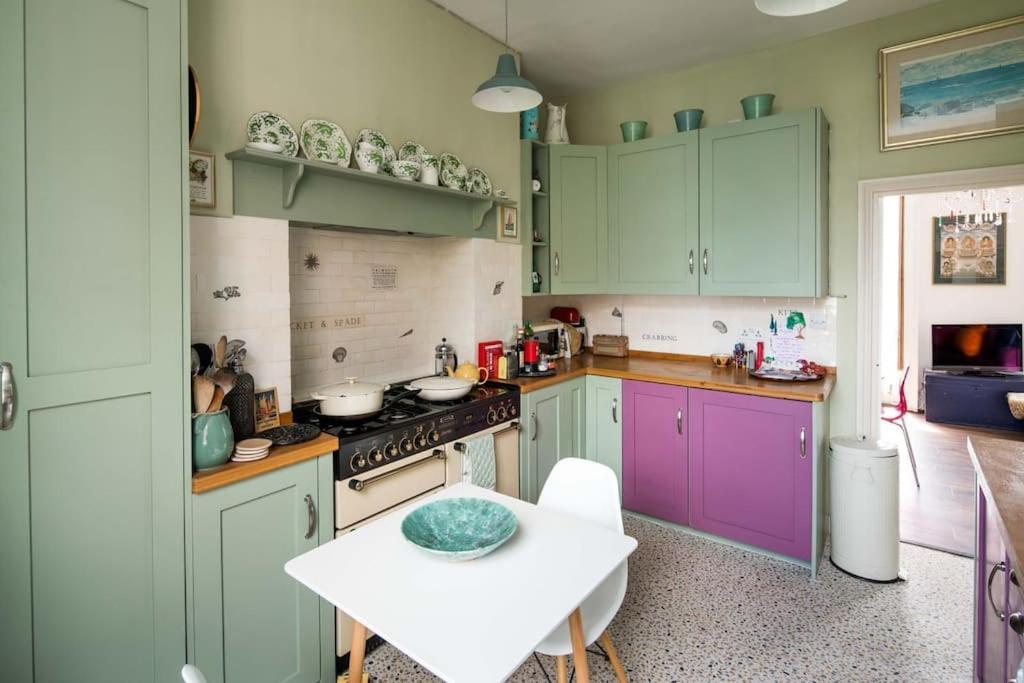 Artists Comfy Home, Near Camden Market London