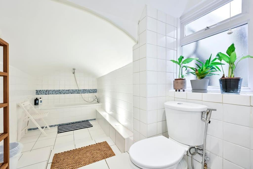 The Perfect Queensway Apartment