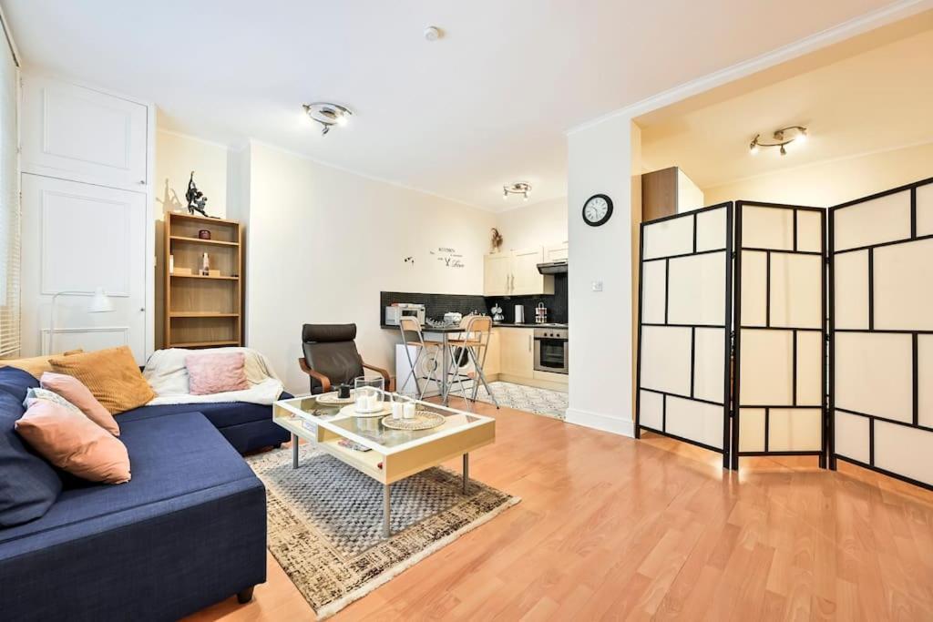 The Perfect Queensway Apartment
