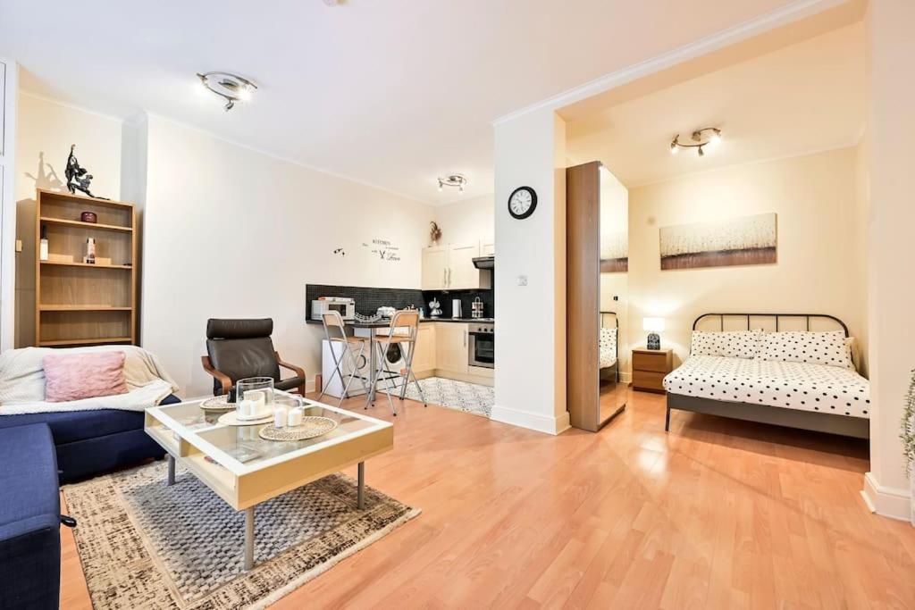The Perfect Queensway Apartment London