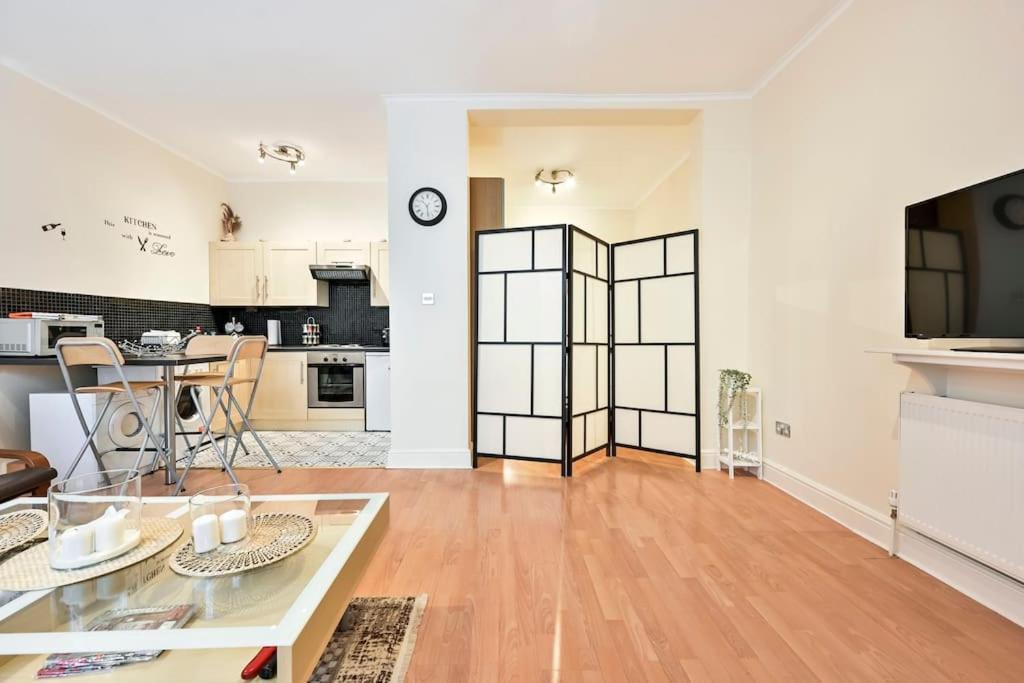 The Perfect Queensway Apartment London