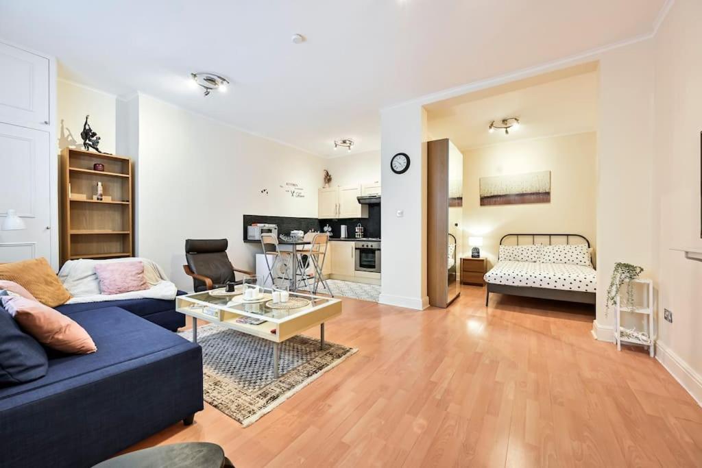 The Perfect Queensway Apartment