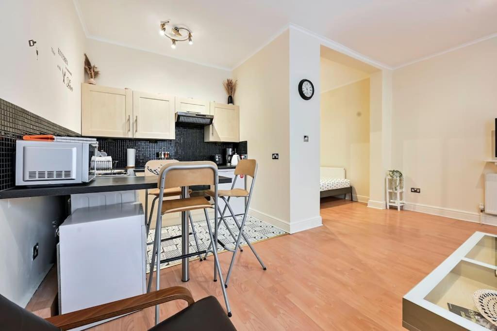 The Perfect Queensway Apartment