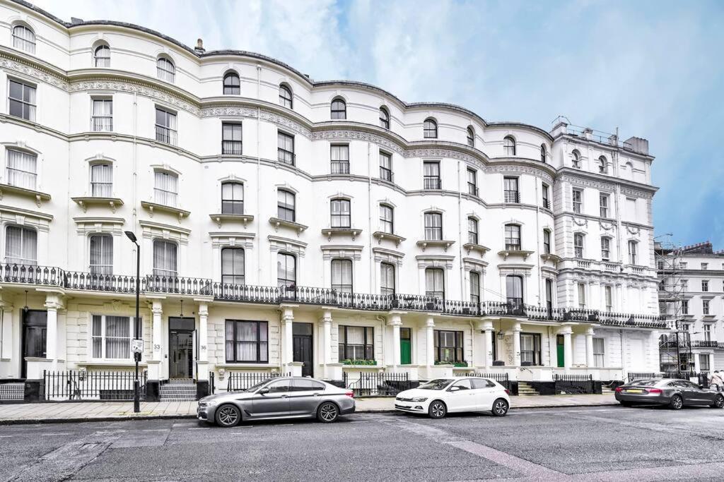 The Perfect Queensway Apartment *