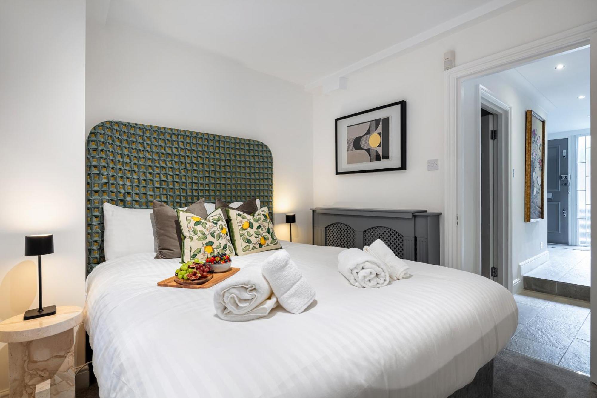 Rare 4beds Townhouse In Kensington With Patio London