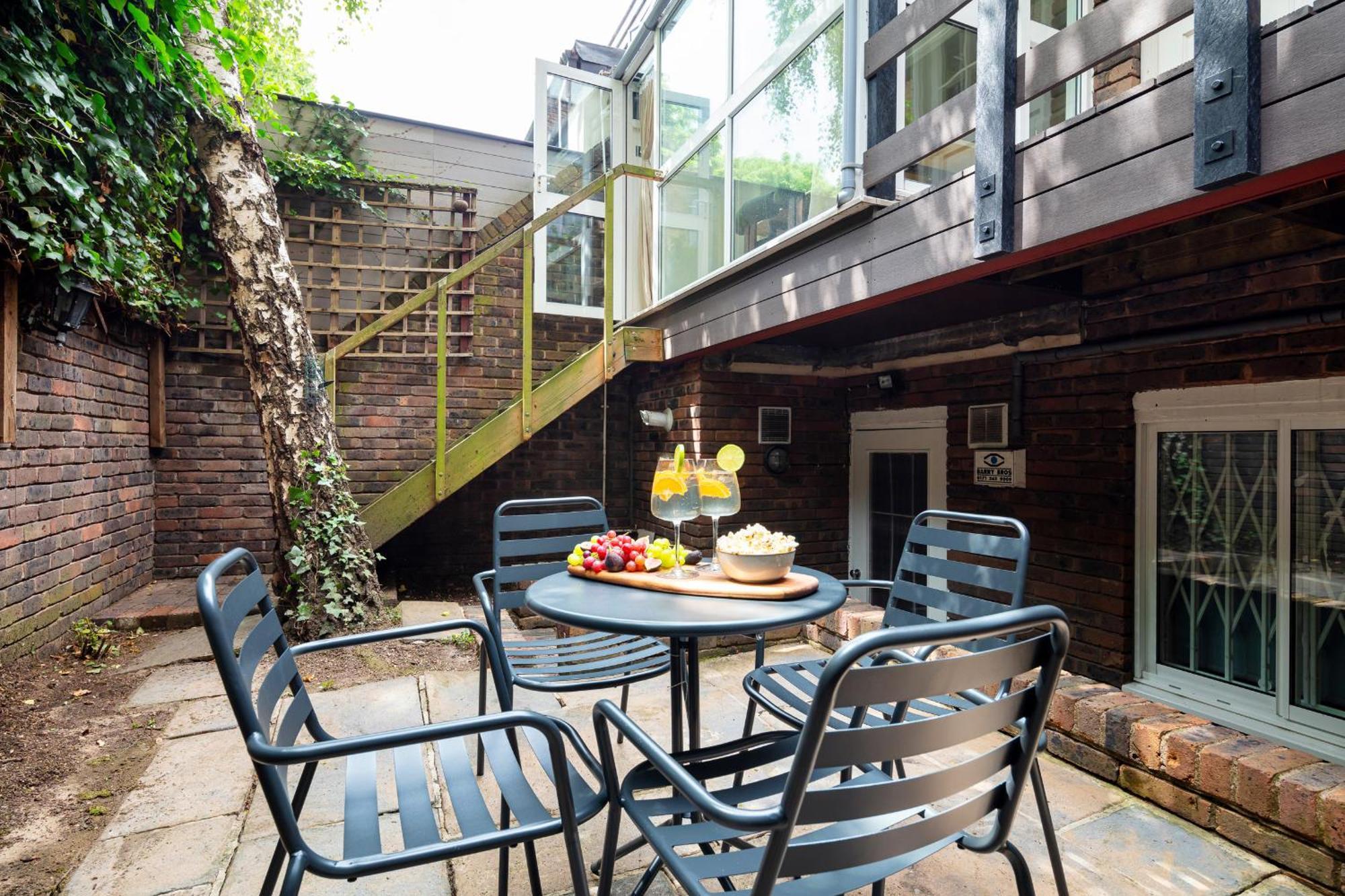 Rare 4beds Townhouse In Kensington With Patio Holiday home