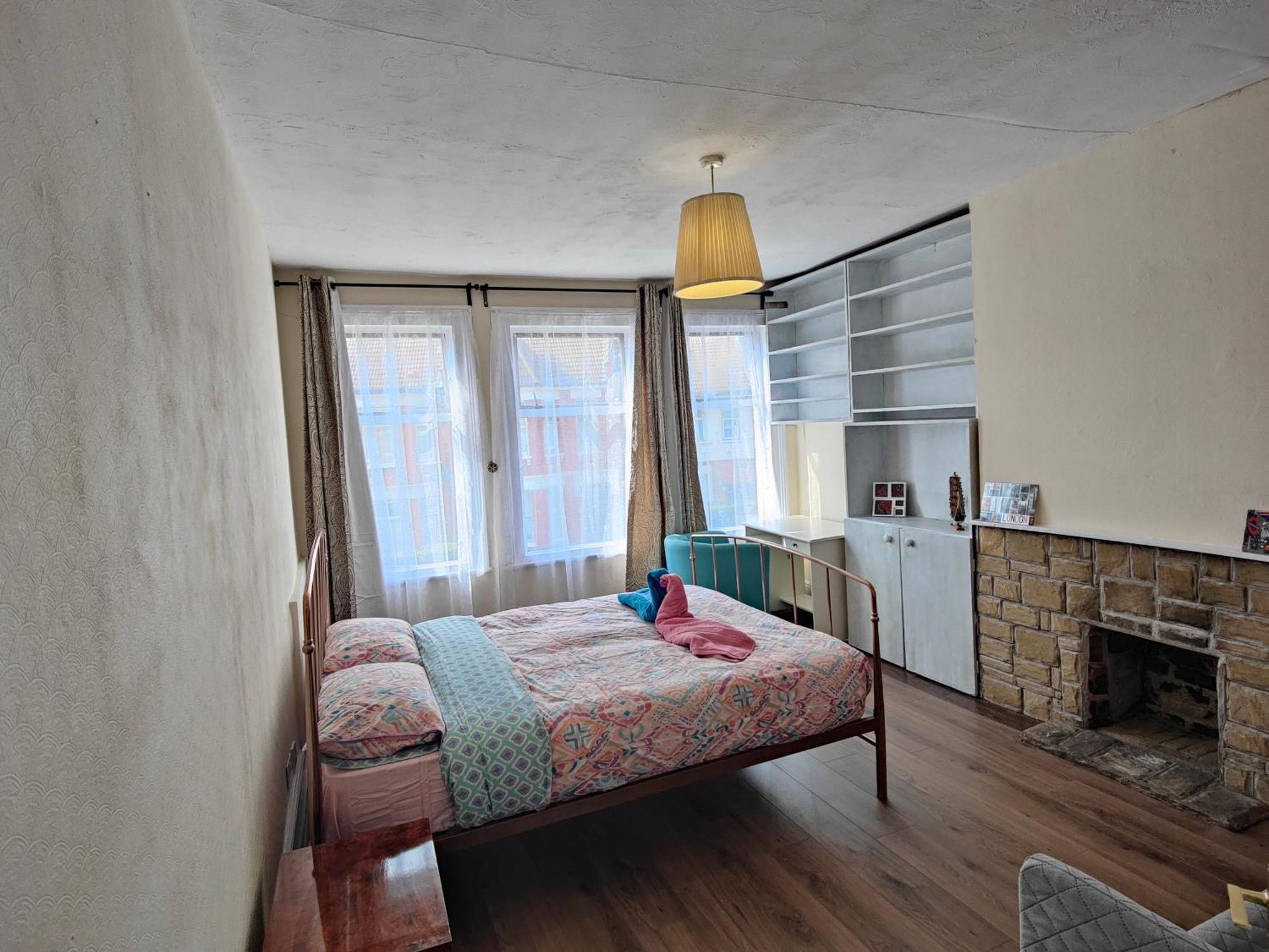 Guest house Elegant King Bed Get Away London