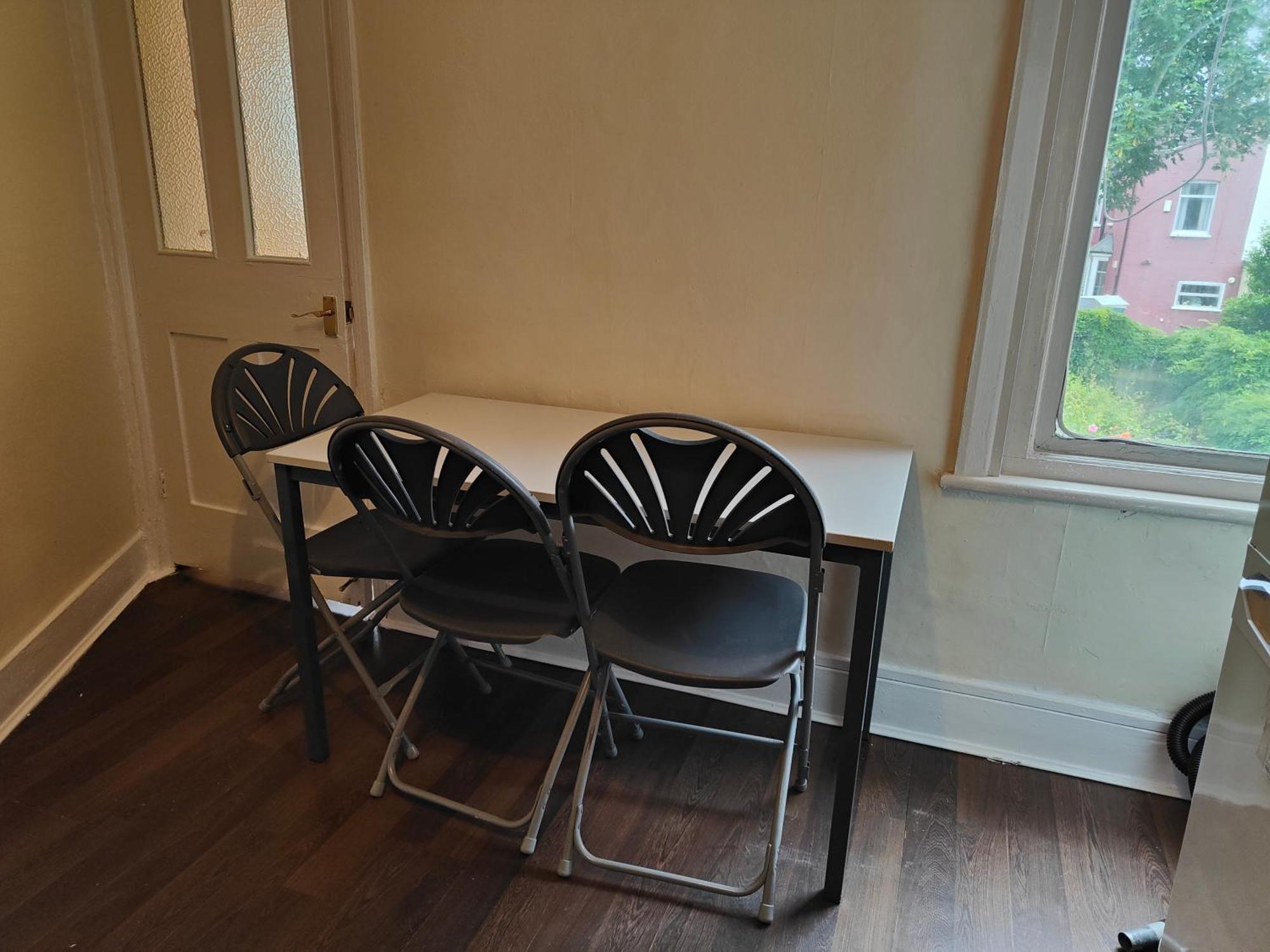 Elegant King Bed Get Away Guest house London