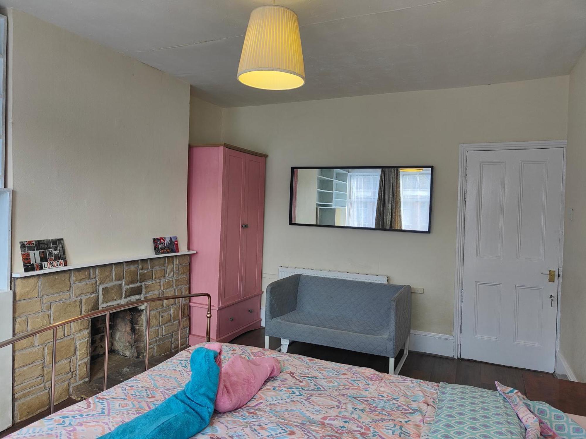 Guest house Elegant King Bed Get Away *