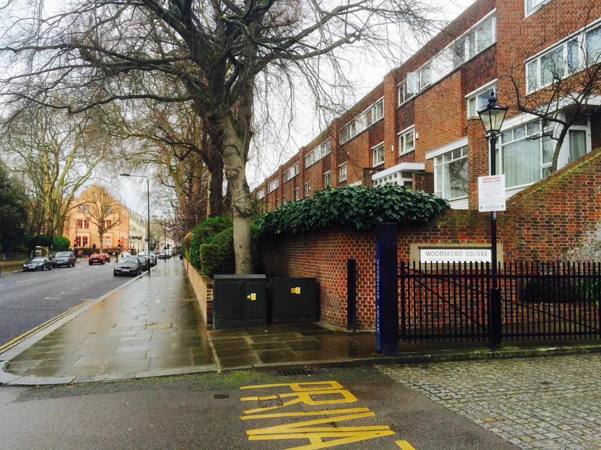 Woodsford Sq - Private Parking Apartment
