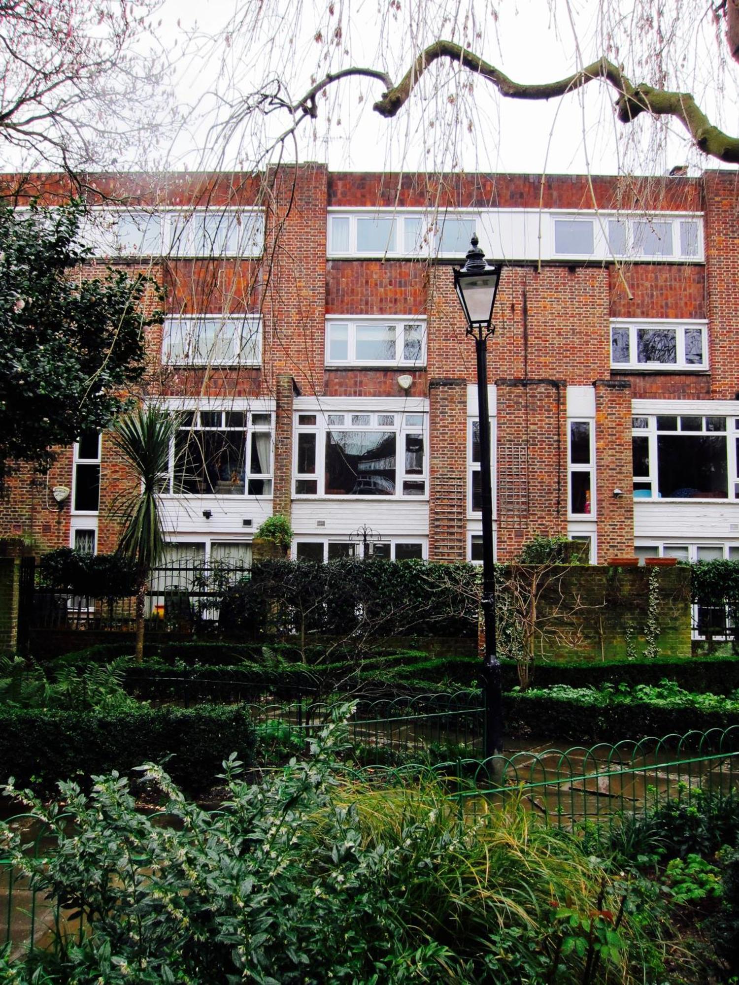 Apartment Woodsford Sq - Private Parking *