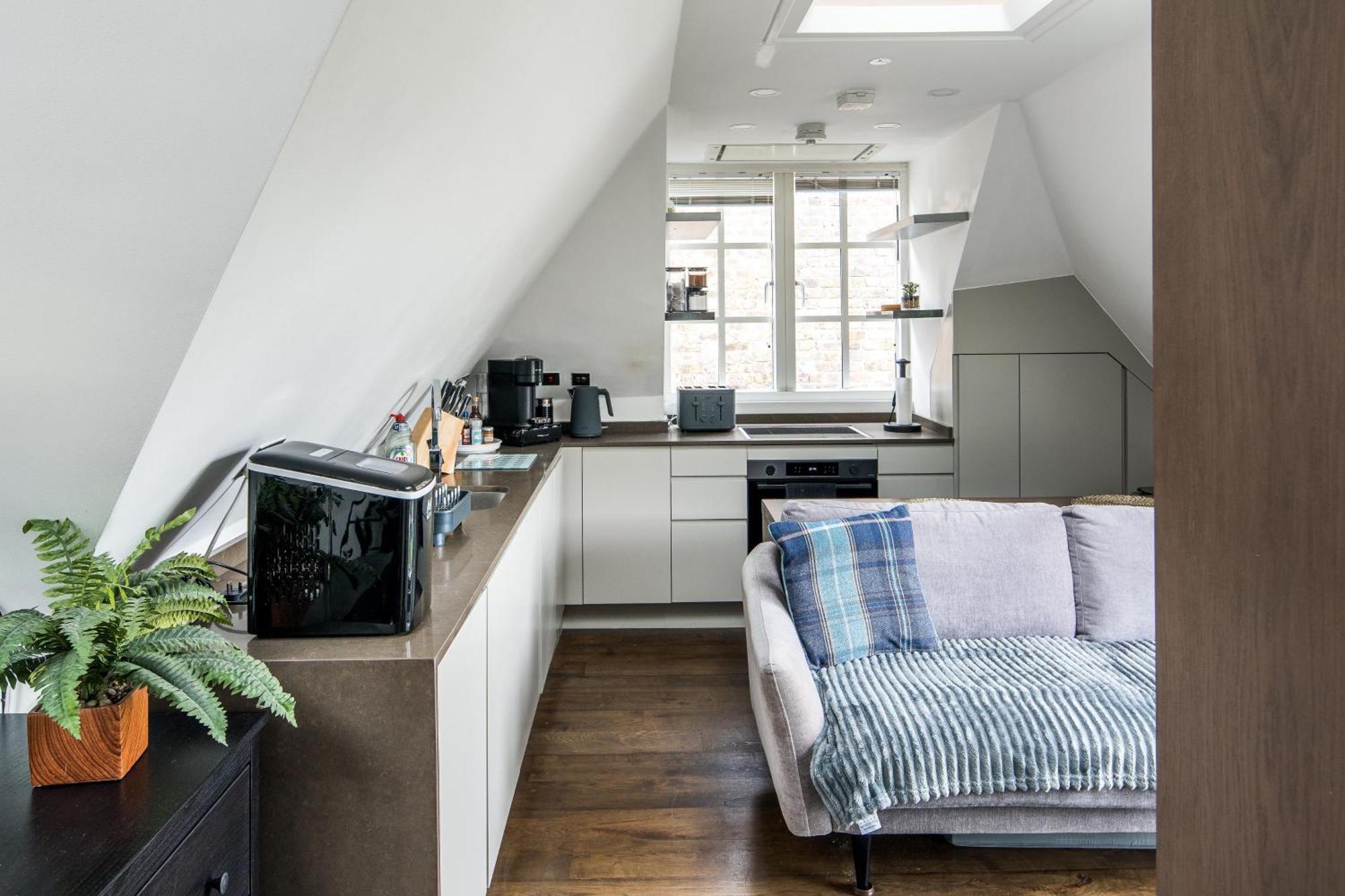Sleek And Stylish 1bd With Balcony, Hammersmith Appartement