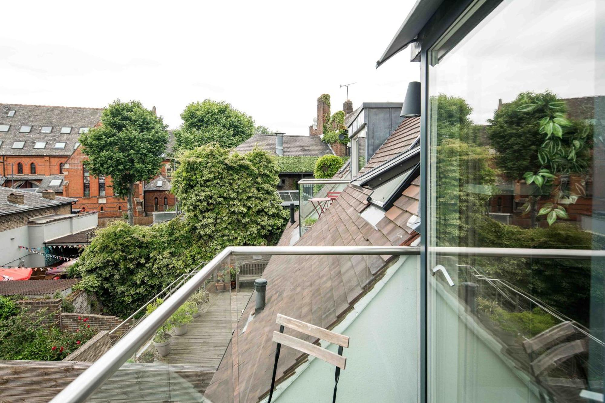 Appartement Sleek And Stylish 1bd With Balcony, Hammersmith Londen