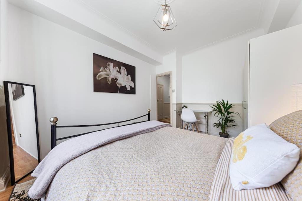 Brand New 3 Bedroom Flat In *