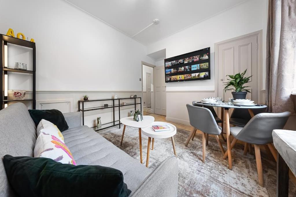 Brand New 3 Bedroom Flat In Londen