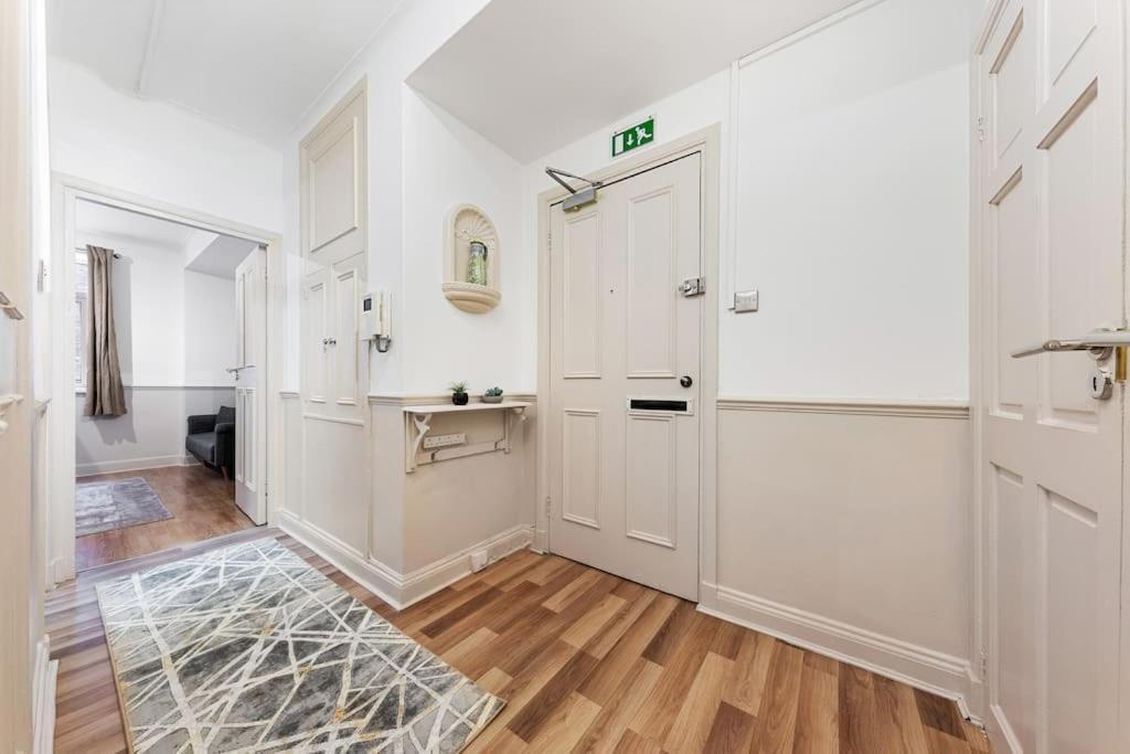 Brand New 3 Bedroom Flat In Appartement