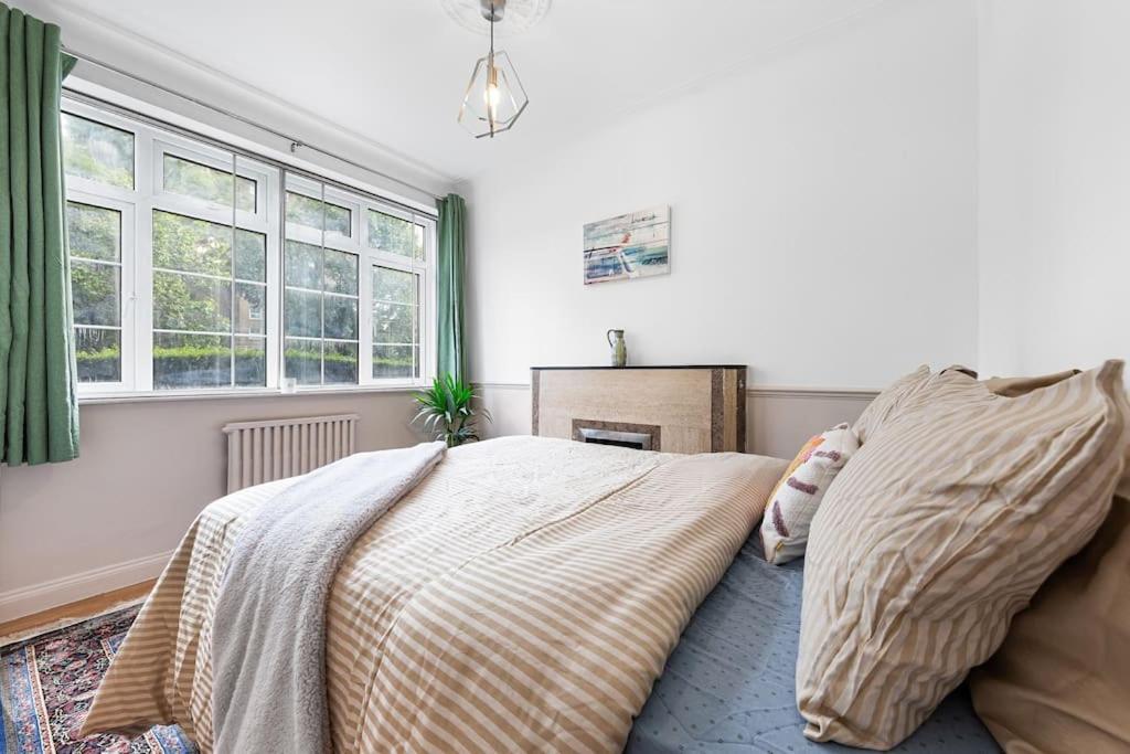 Brand New 3 Bedroom Flat In *