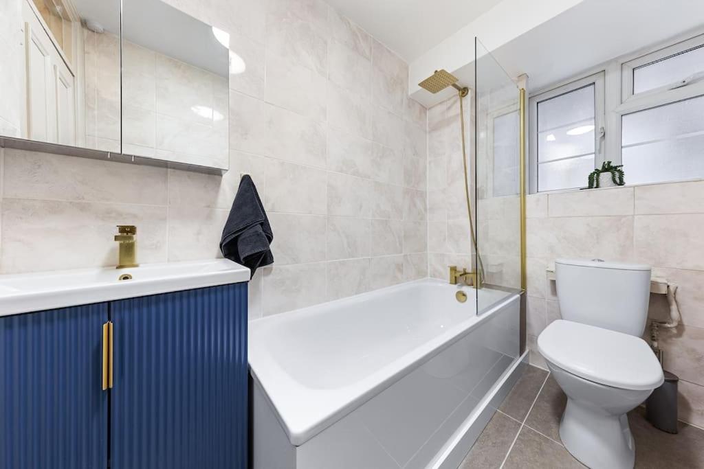 Brand New 3 Bedroom Flat In Londen