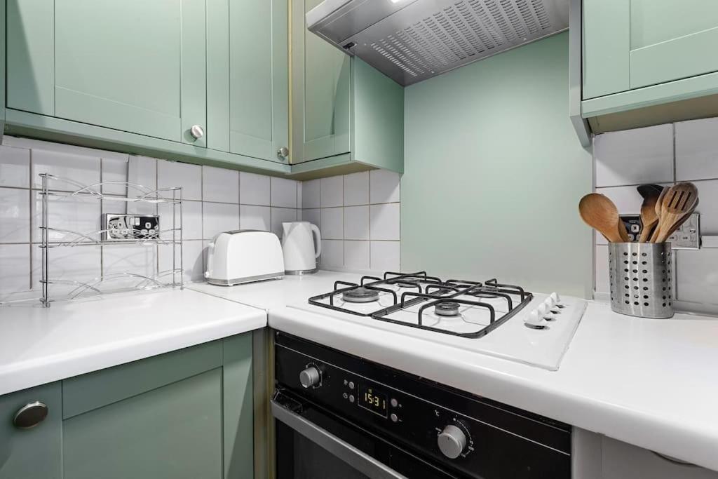 Brand New 3 Bedroom Flat In Appartement *