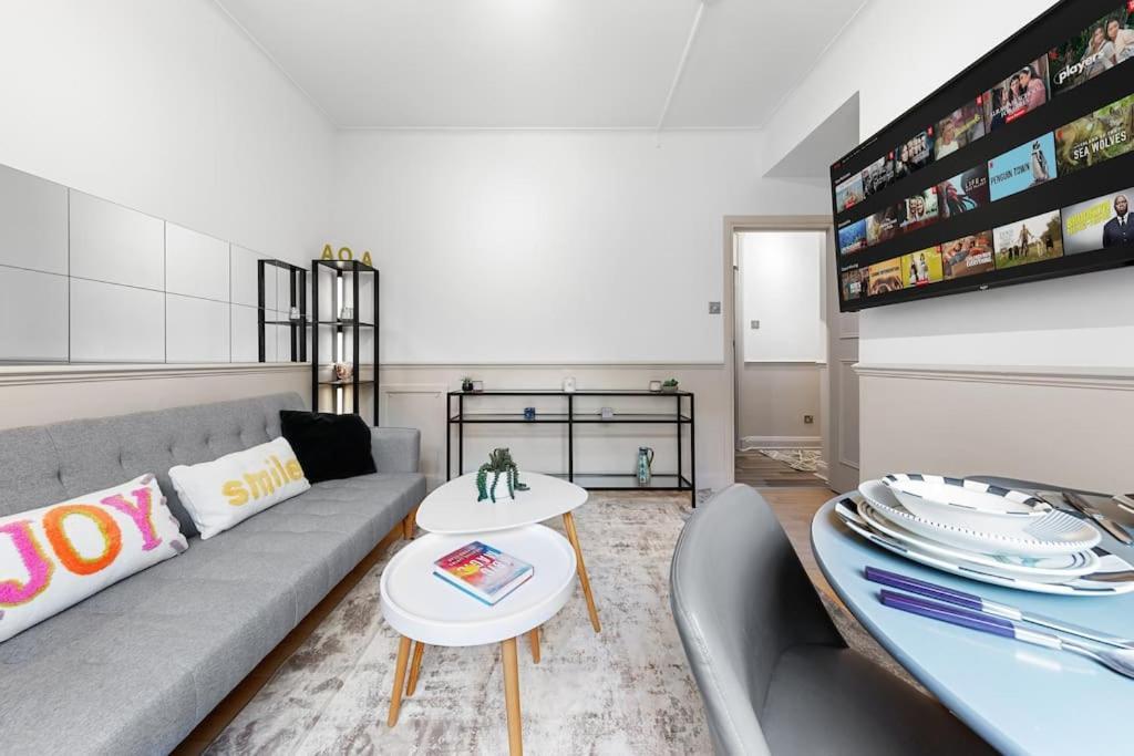 Brand New 3 Bedroom Flat In Appartement Londen