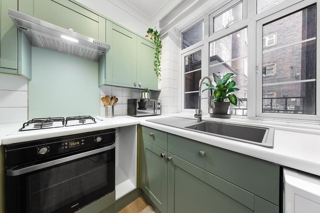 Appartement Brand New 3 Bedroom Flat In Londen
