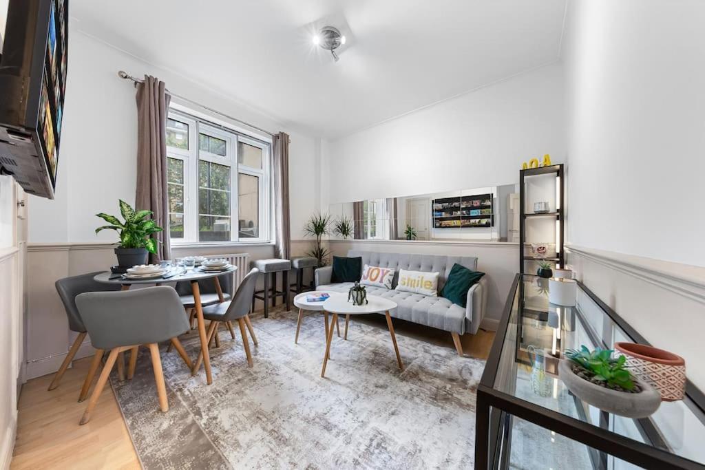 Appartement Brand New 3 Bedroom Flat In Londen