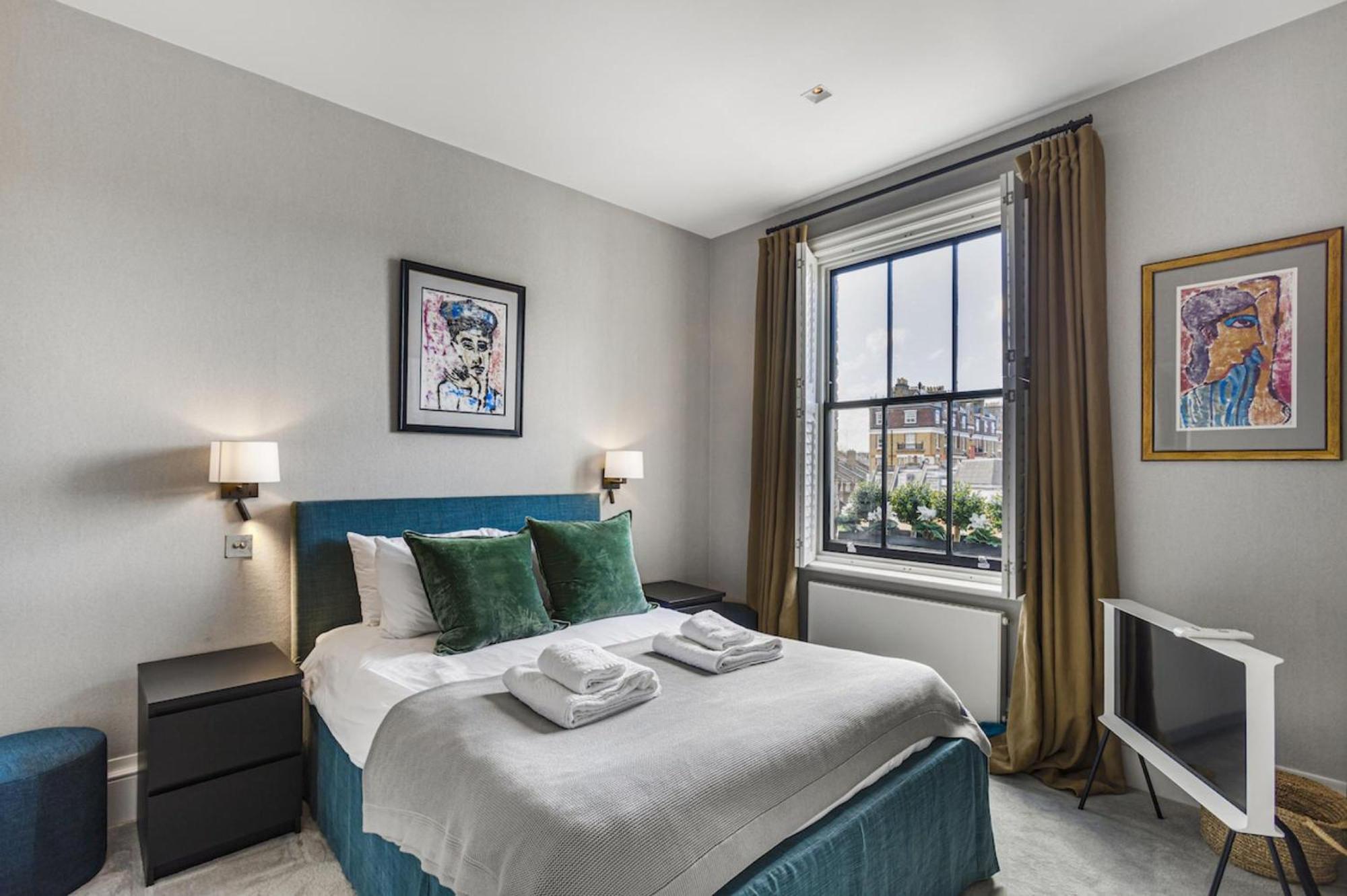Luxurious - Denyer Street * London