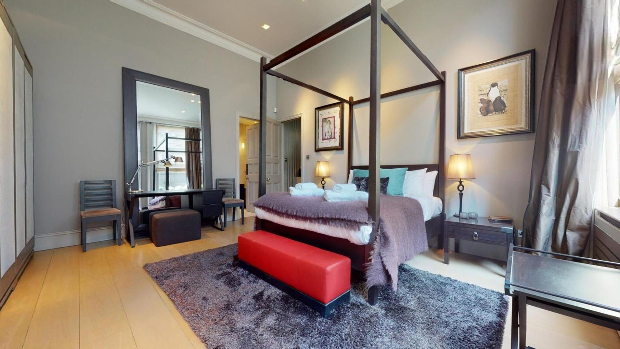 Deluxe - Cadogan Square London