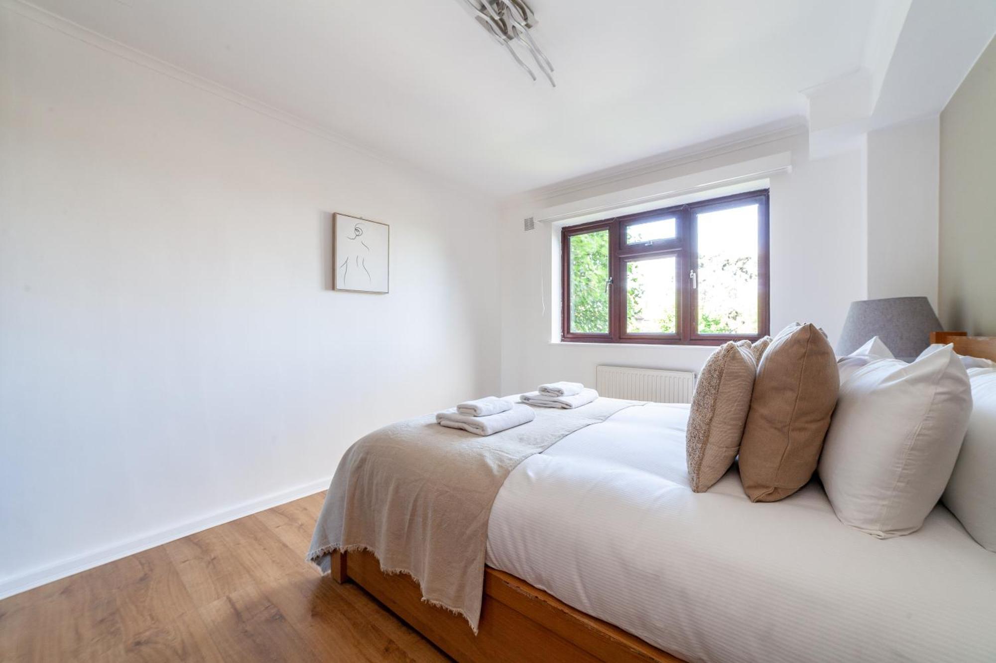 The Ealing Collection Apartment *
