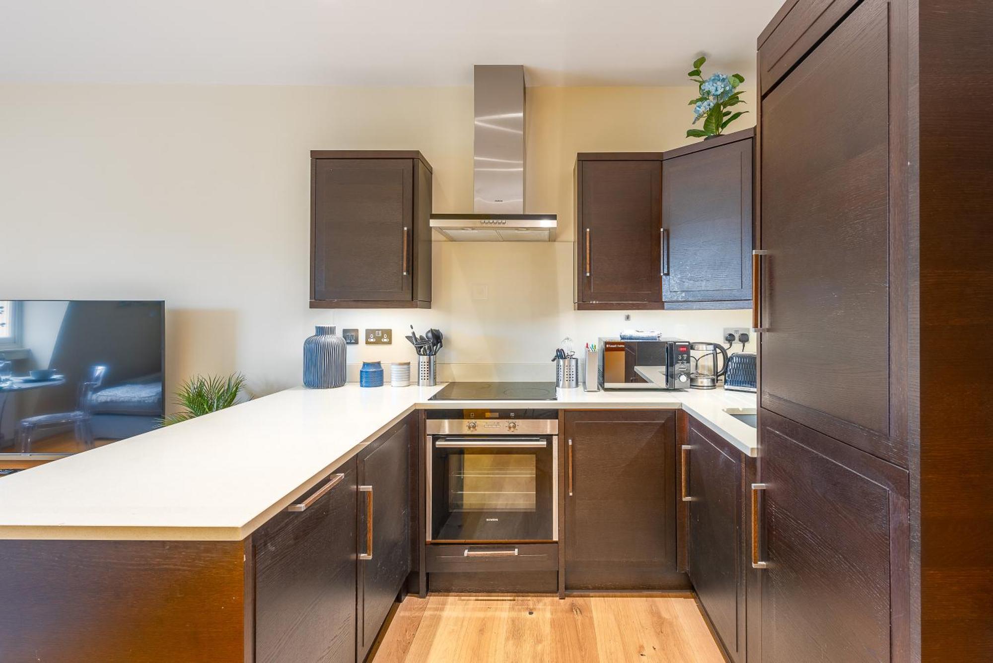 Apartment Moments From Hyde Park & Notting Hill With Free Luggage Storage And Washing Machine *