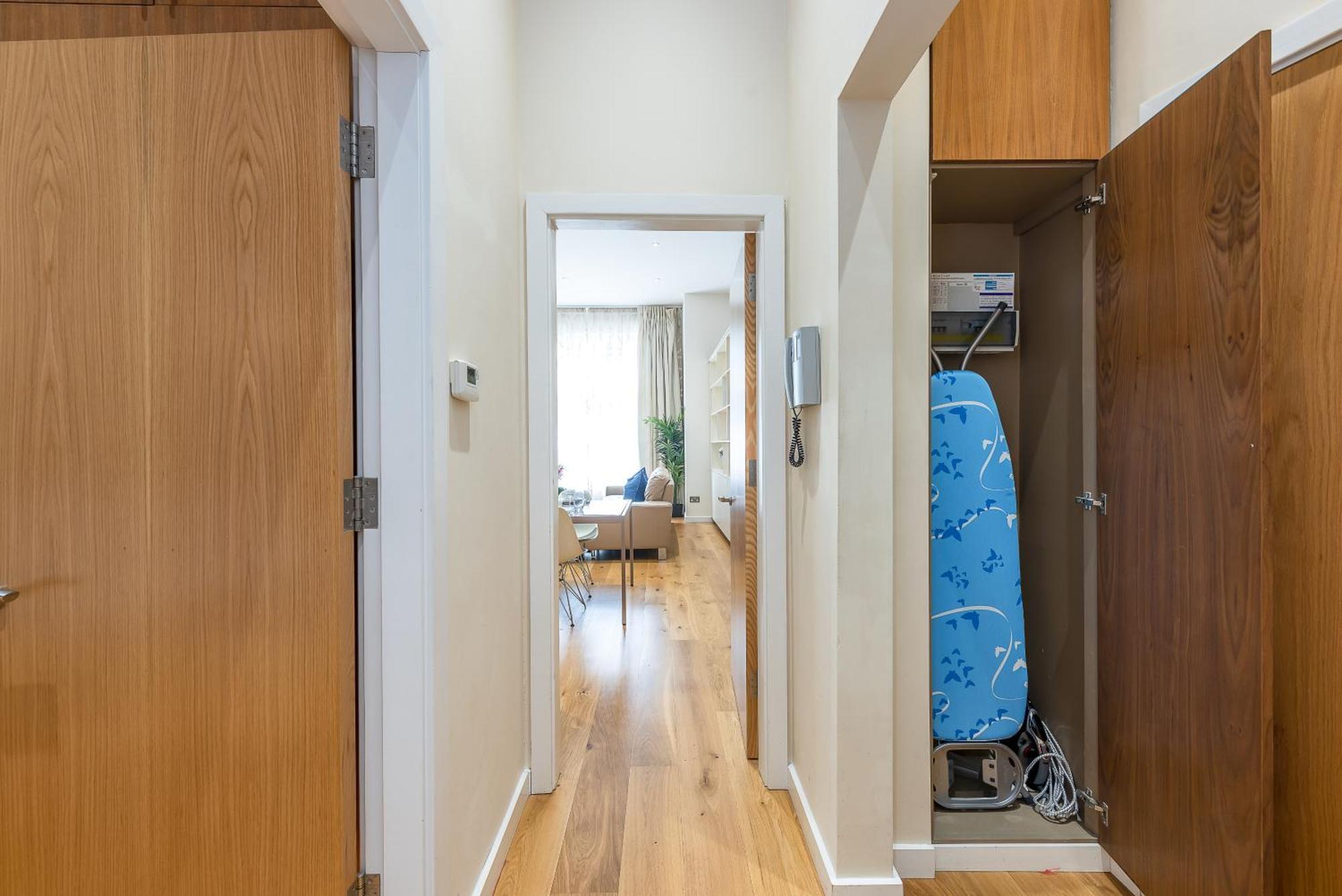 Apartment Moments From Hyde Park & Notting Hill With Free Luggage Storage And Washing Machine *