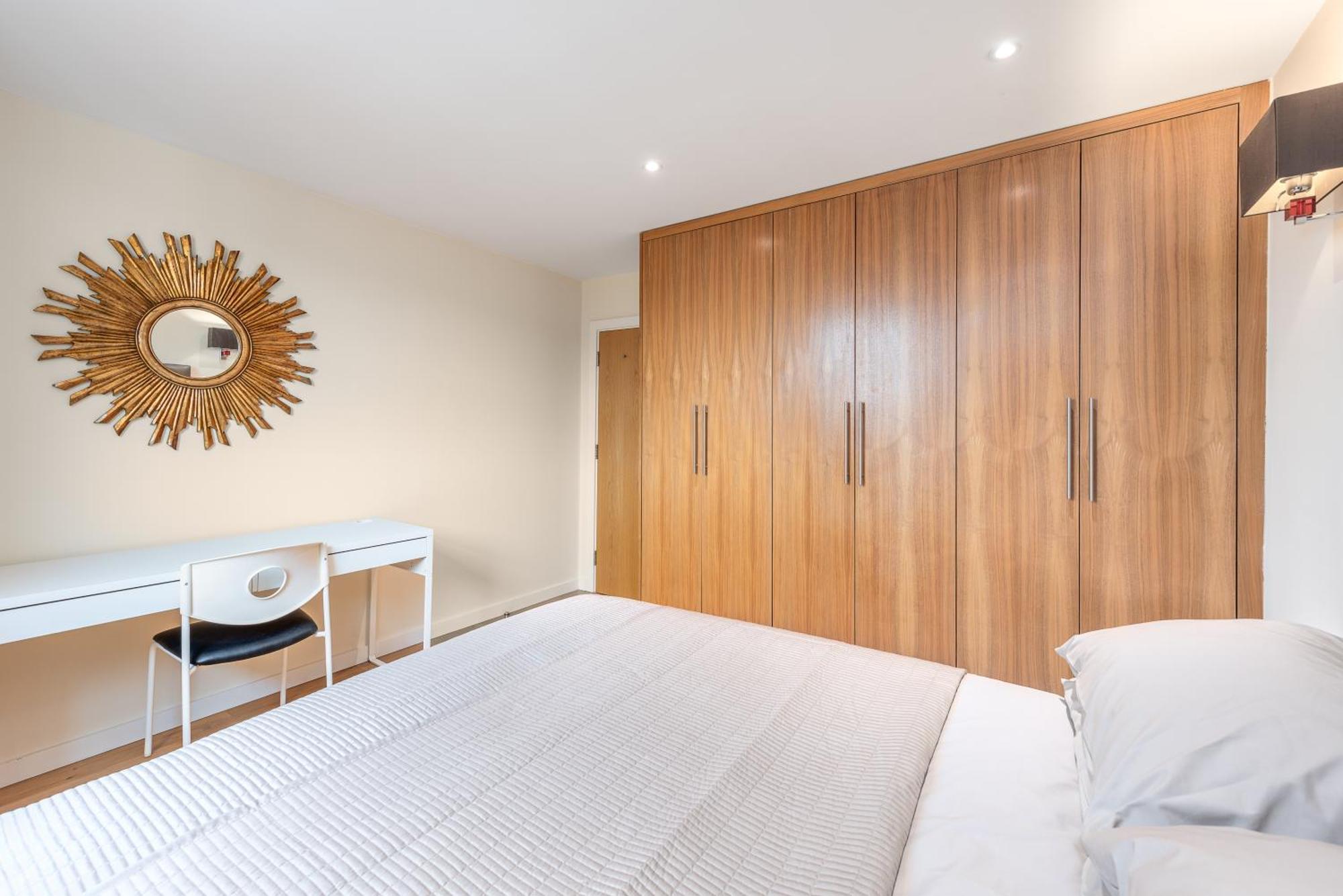 Moments From Hyde Park & Notting Hill With Free Luggage Storage And Washing Machine London