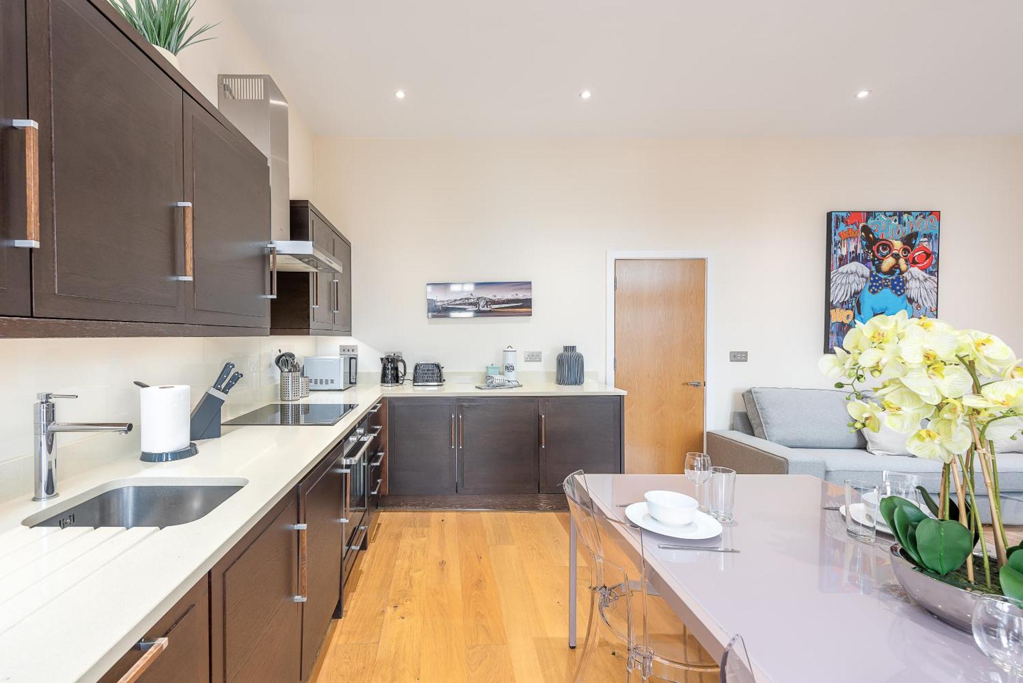 Moments From Hyde Park & Notting Hill With Free Luggage Storage And Washing Machine London