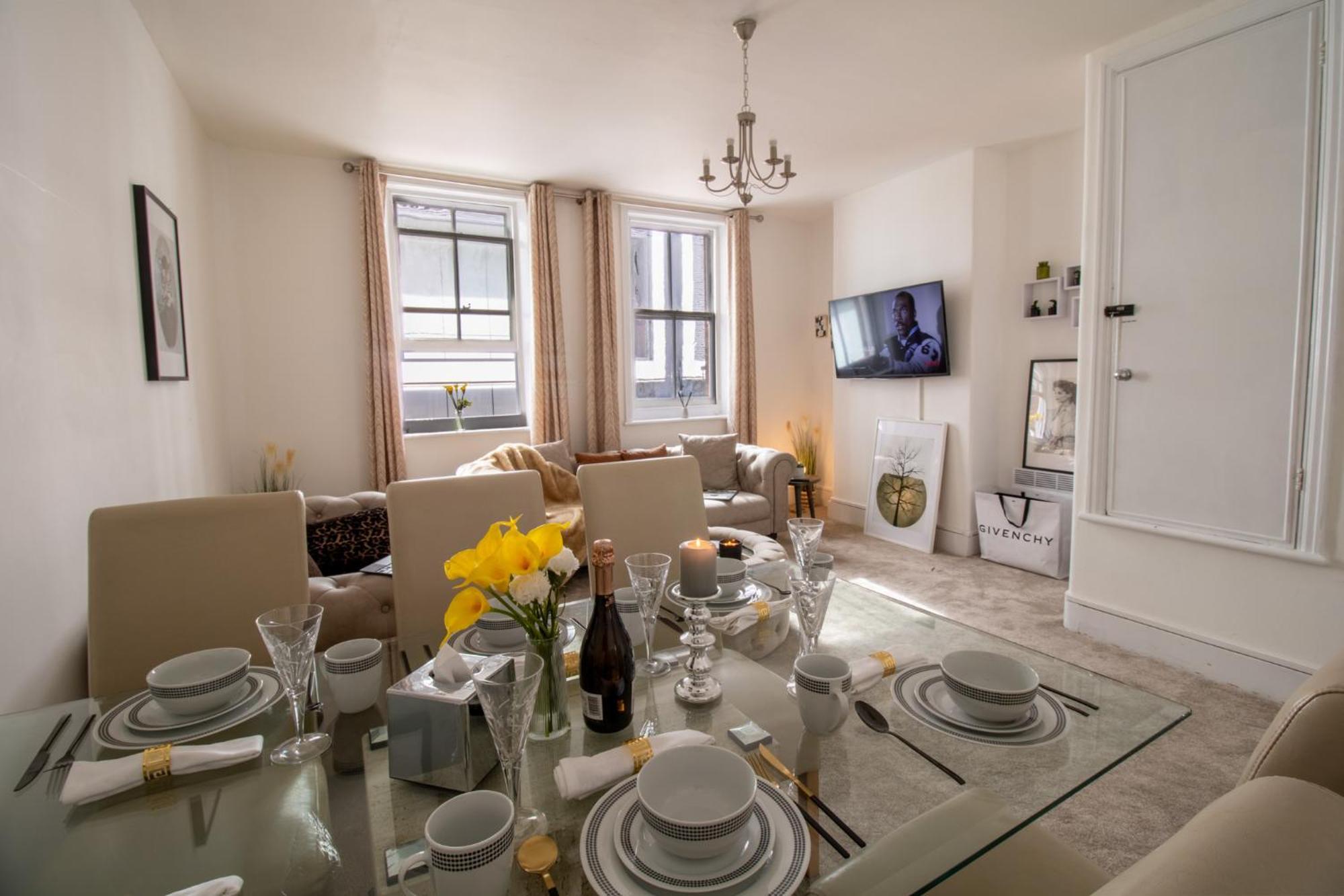 Mayfair Maisonette Chic Spacious 2-bed - 33a Apartment *