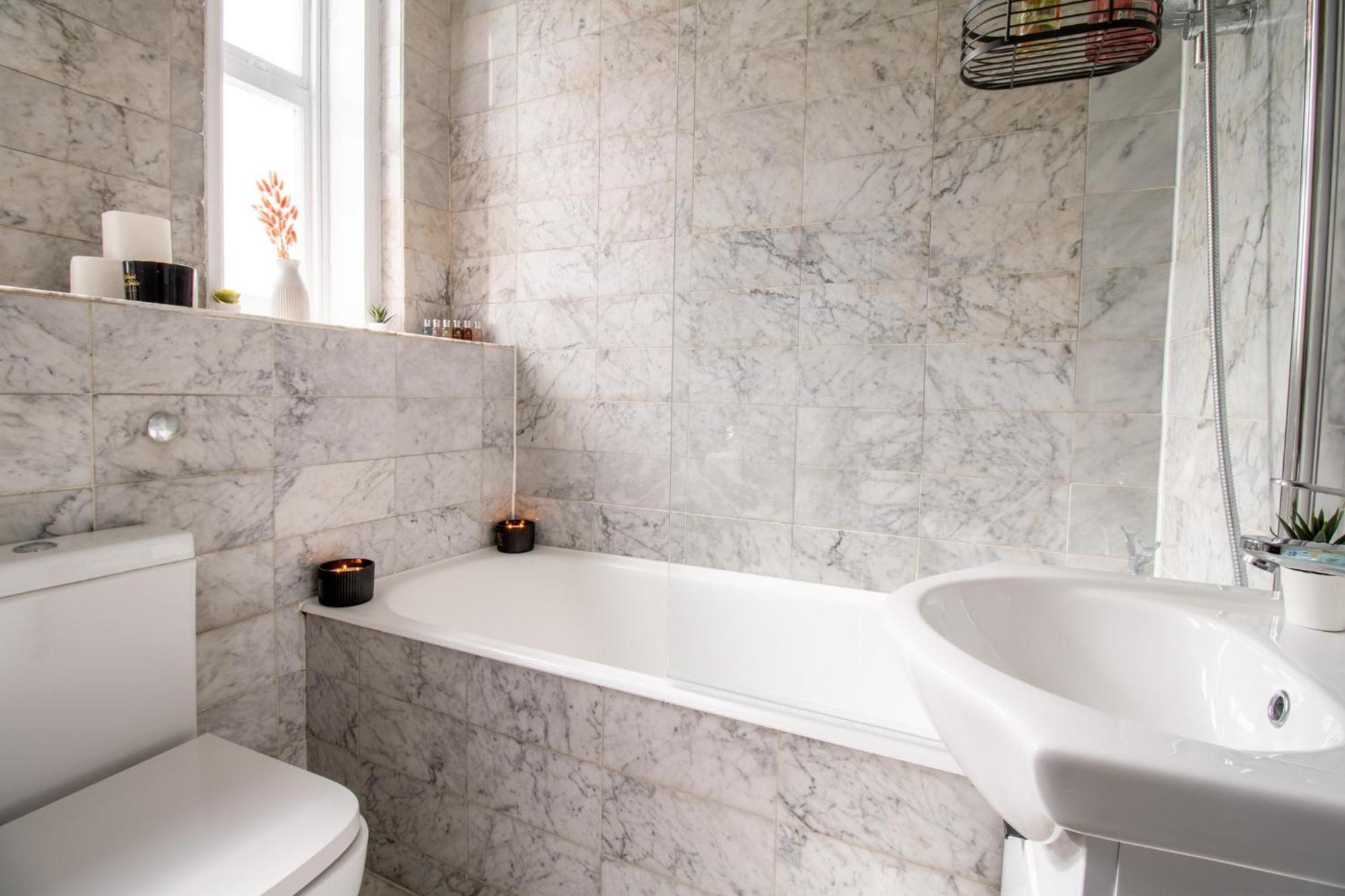 Mayfair Maisonette Chic Spacious 2-bed - 33a Apartment London