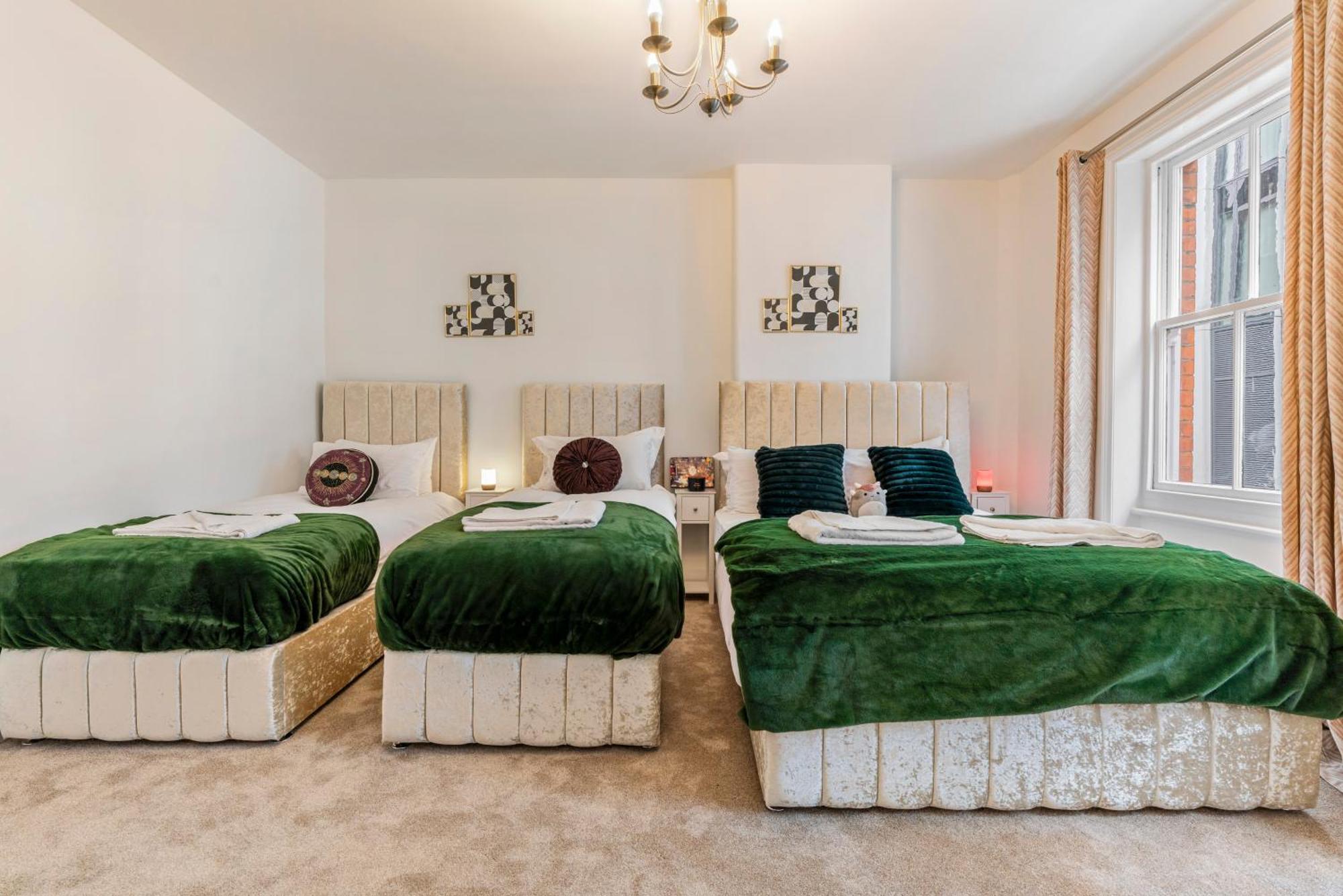 Apartment Mayfair Maisonette Chic Spacious 2-bed - 33a London