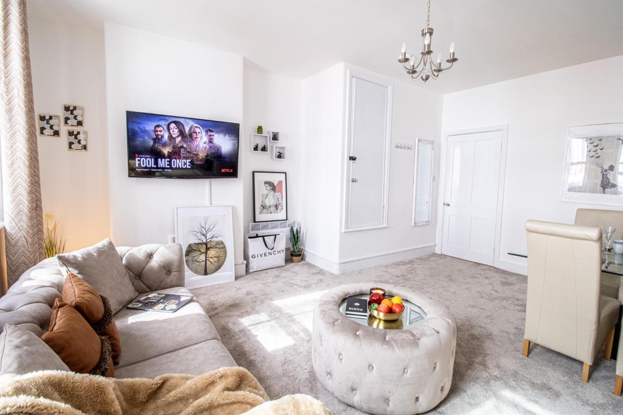 Mayfair Maisonette Chic Spacious 2-bed - 33a London
